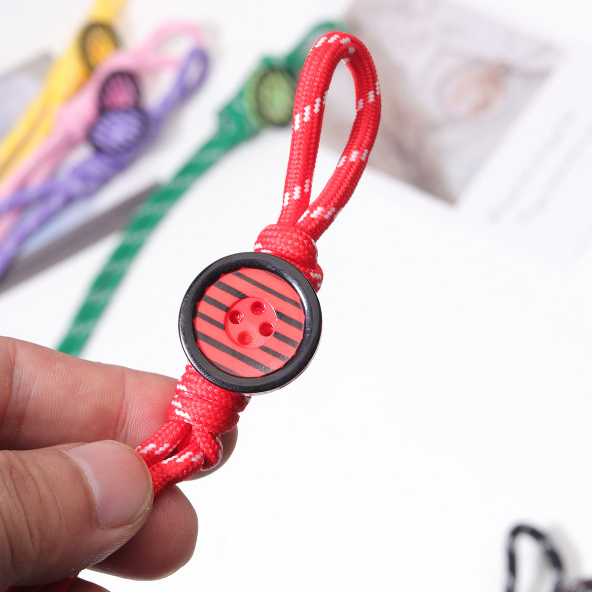新款纽扣欧美波西米亚风涤纶纯手工编织钥匙扣包包挂件批发字母珠