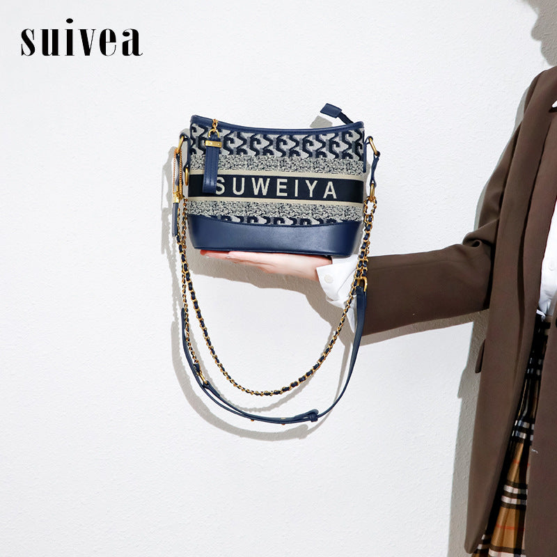 流浪包2025新款休闲女包针织刺绣字母斜跨包欧美时尚女士单肩包包