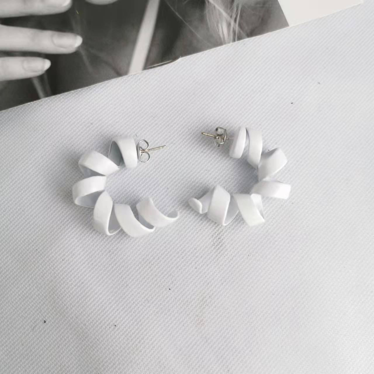 BV2021新款电话线耳环女几何不规则螺旋状欧美银针欧美扭转耳钉