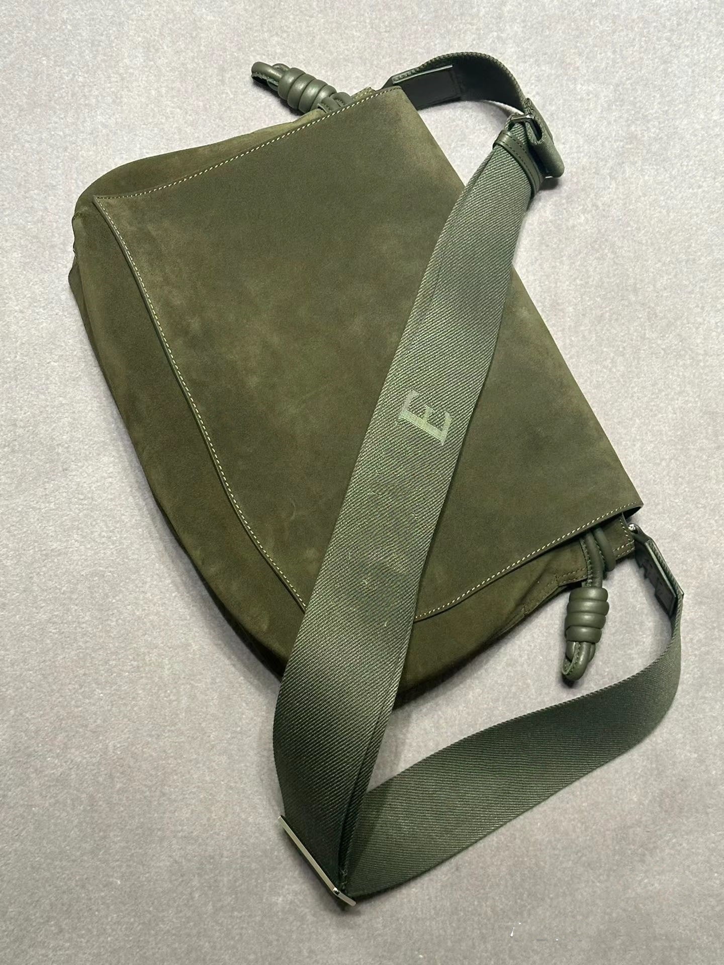 罗家 男女同款福袋邮差包斜挎ins通勤撞色大容量日常商务通勤实用