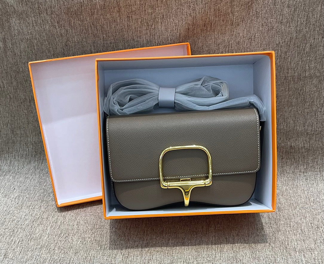 2024新款女手掌纹真皮翘臀包单肩斜挎百搭马鞍包横版蜜臀屁股包包