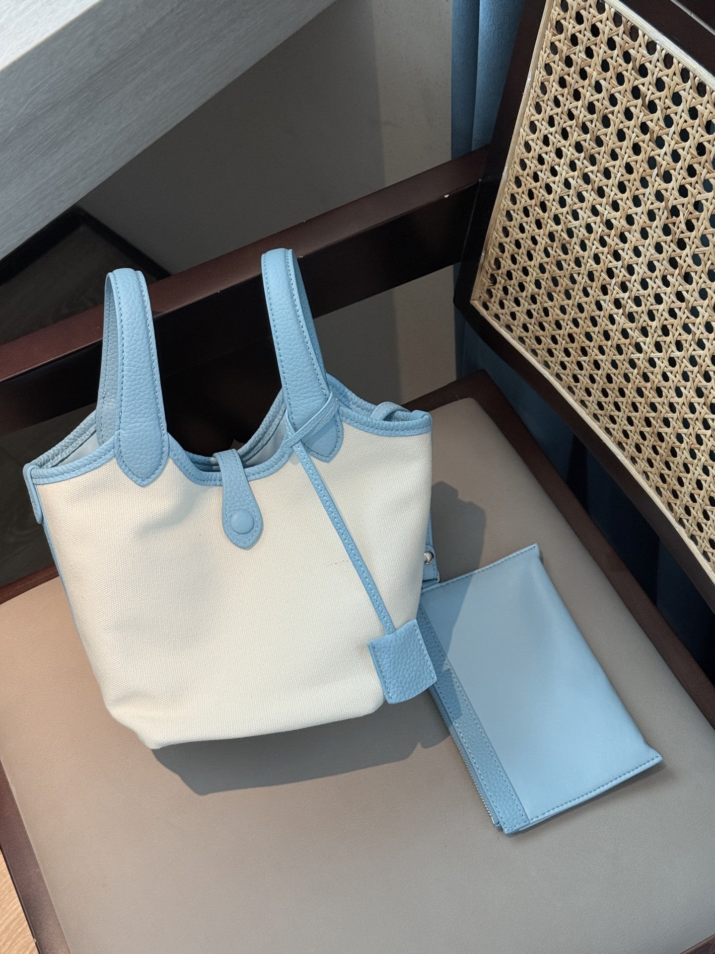 时尚女士单肩包潮流PU皮包轻便户外逛街手提包大容量斜挎软皮背包