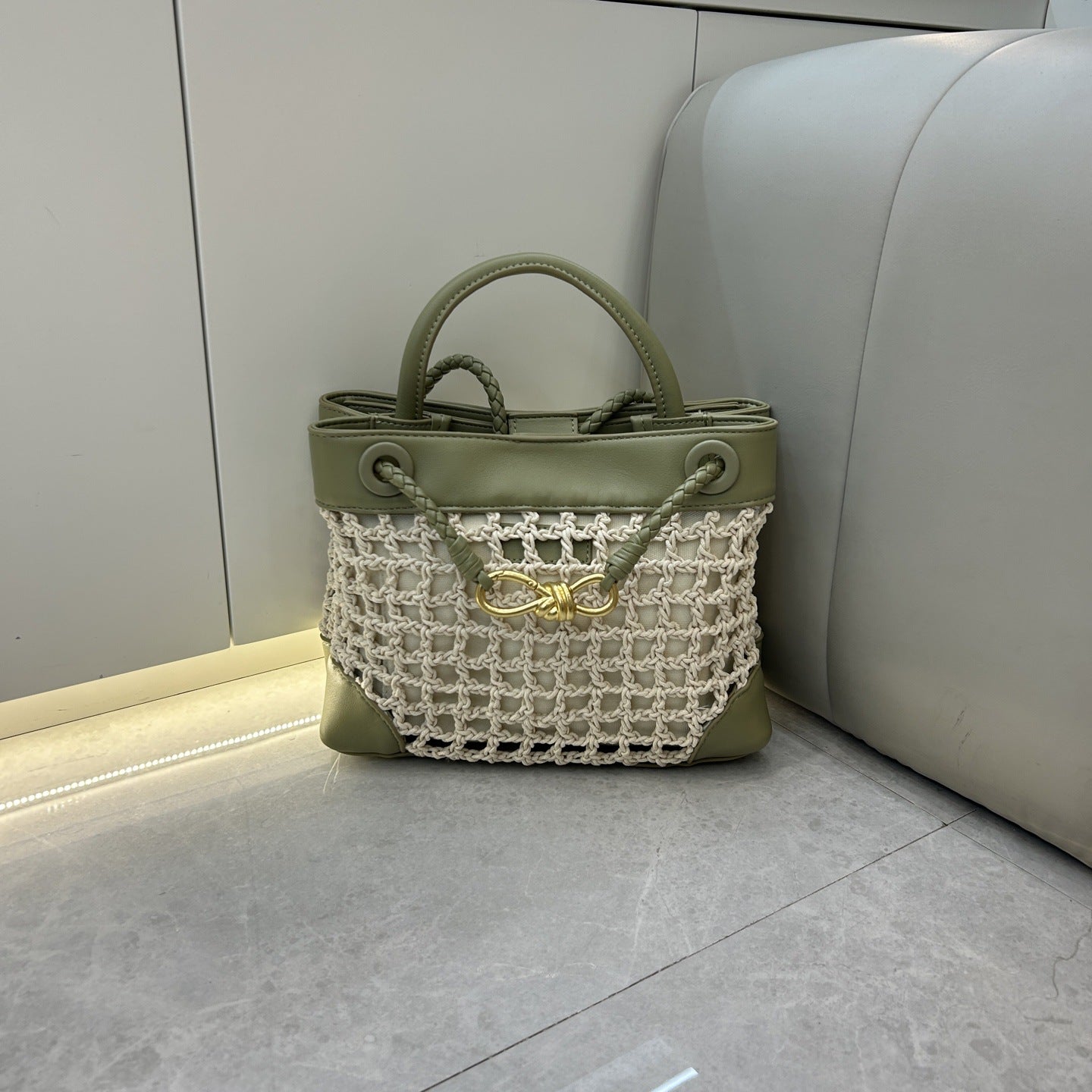 速卖通2025爆款拉菲草金属蝴蝶结托特包简约撞色手拎斜挎托特包包