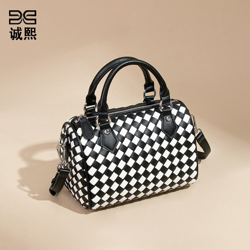 外贸新品棋盘格手提波士顿枕头包时尚手工编织女包休闲单肩斜跨包