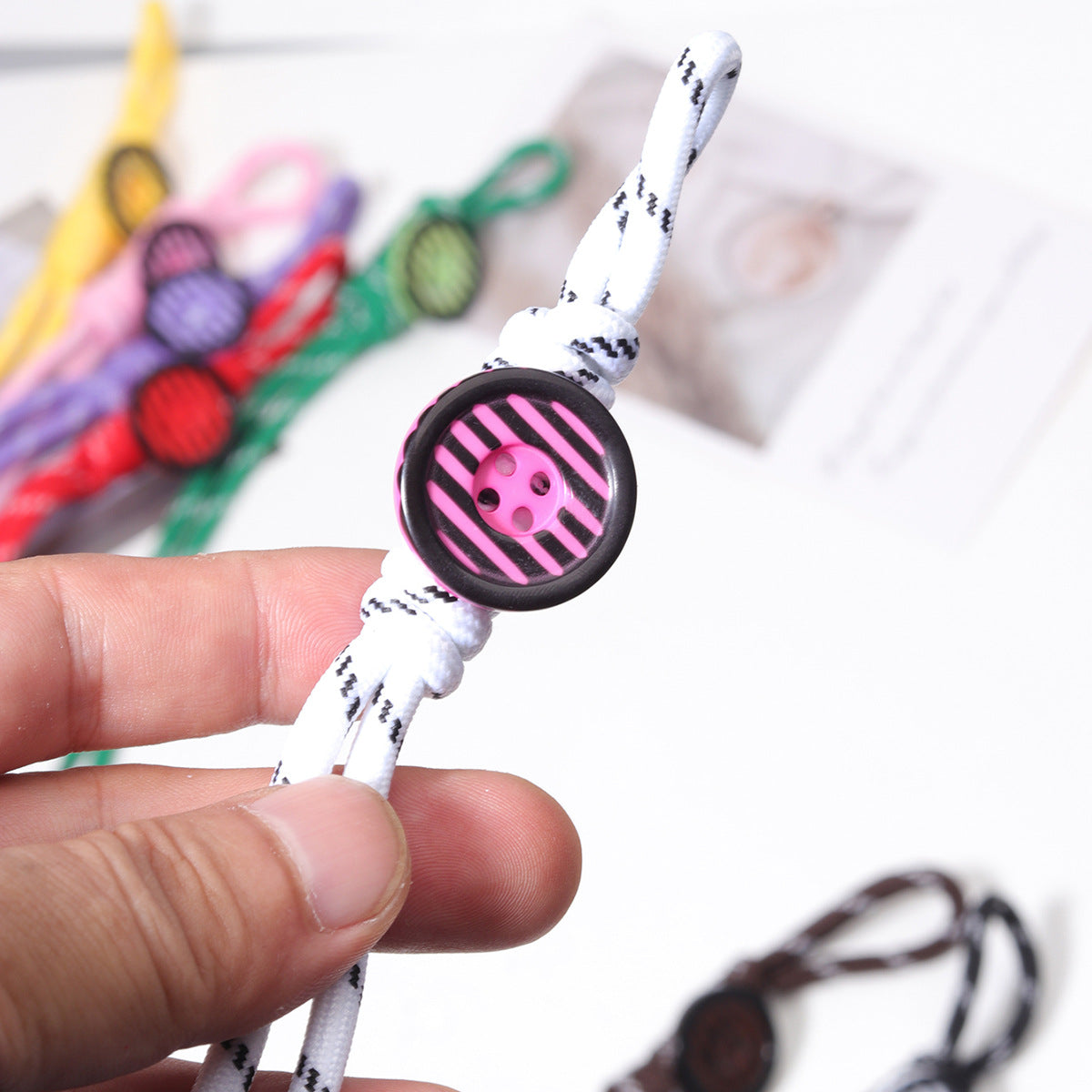 新款纽扣欧美波西米亚风涤纶纯手工编织钥匙扣包包挂件批发字母珠