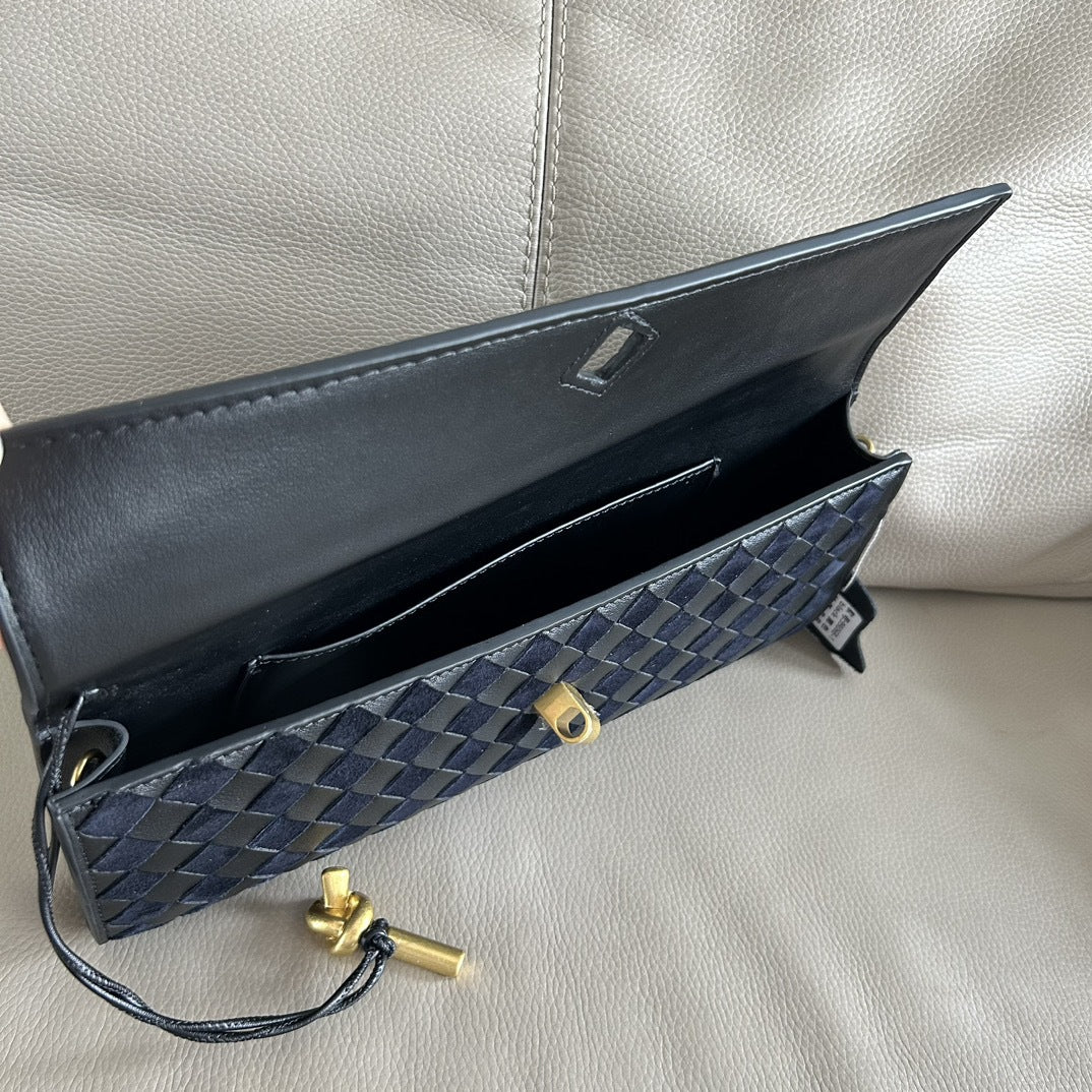 2024高级感真皮通勤法棍包秋冬百搭斜挎包女大容量菱格编织腋下包