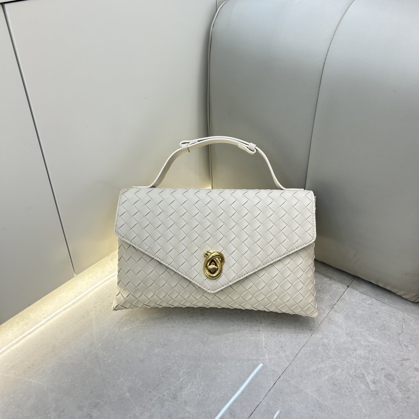 真皮编织小方盒女包2025春季新款时尚百搭锁扣大容量手提斜跨包女