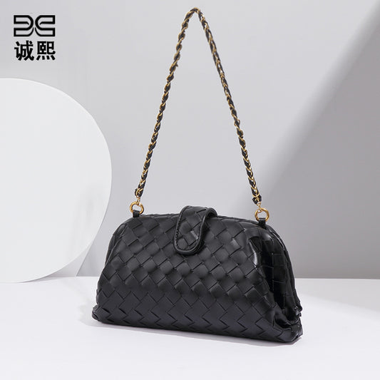 2025新款手工编织手拿包个性云朵包时尚单肩斜挎女链条夹子贝壳包