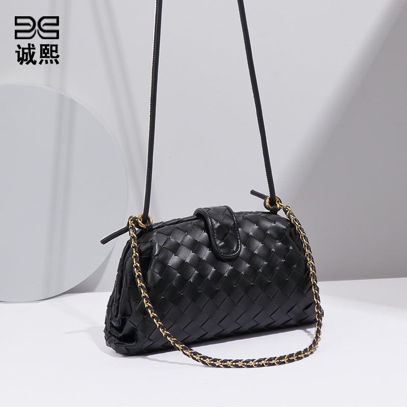 2025新款手工编织手拿包个性云朵包时尚单肩斜挎女链条夹子贝壳包