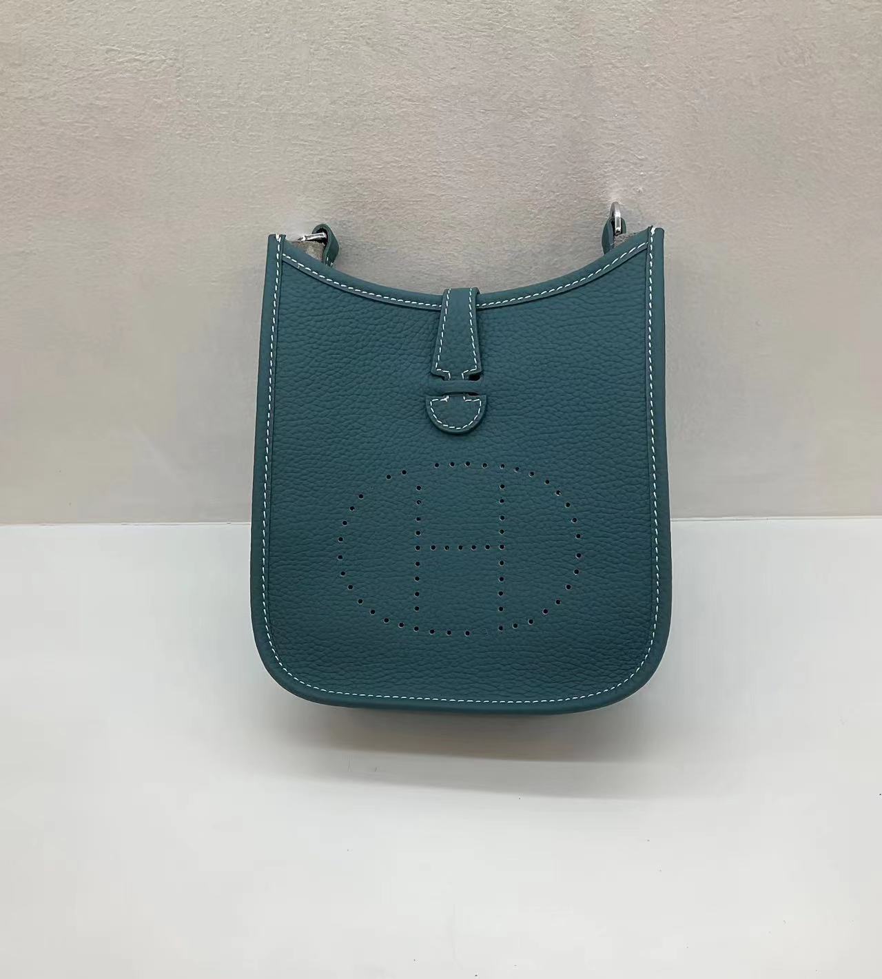 洋气小包包女2024新款字母镂空信封包潮韩版简约时尚单肩斜挎包包