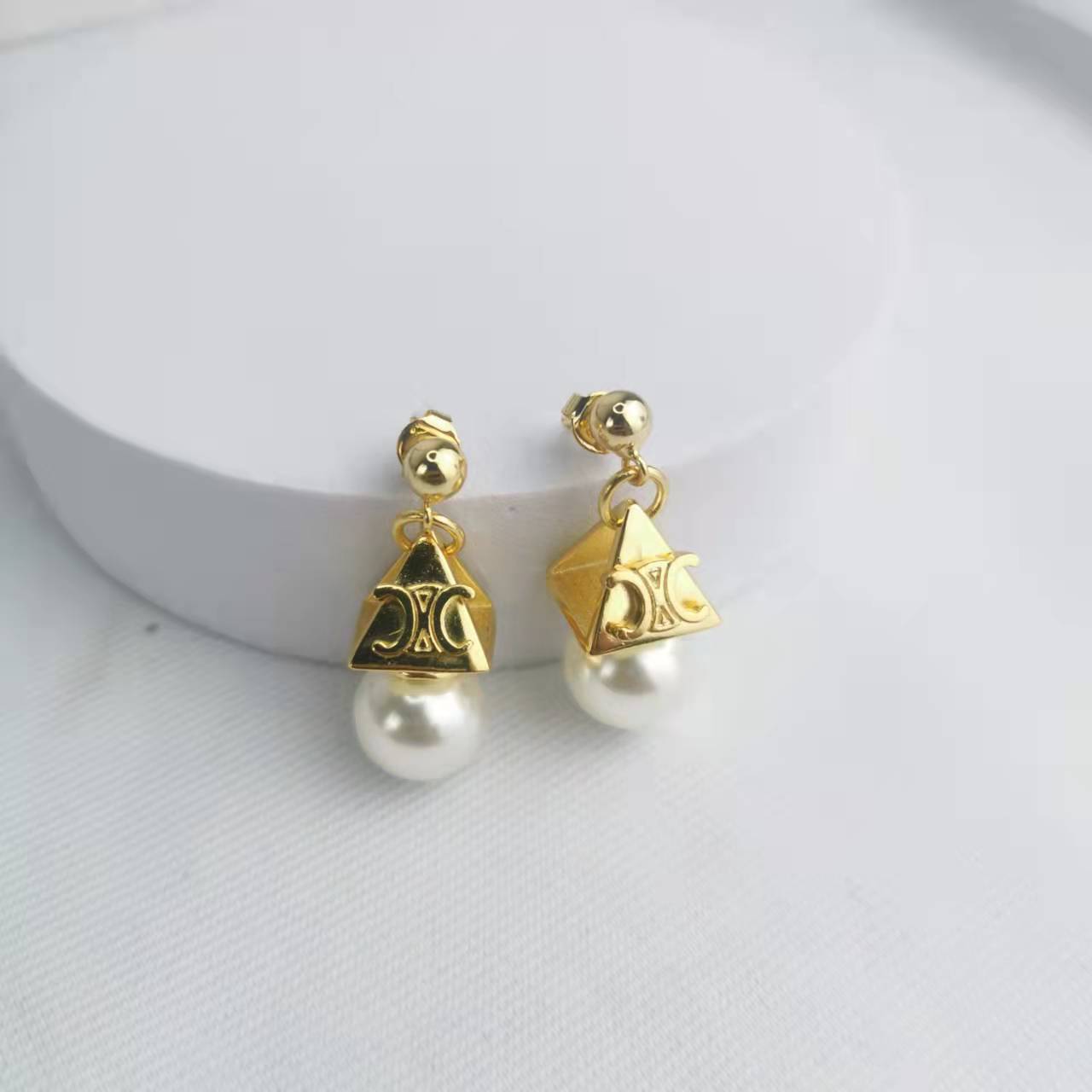 赛林家22新款三角宝塔凯旋门珍珠耳钉女气质光面镀金几何形耳环