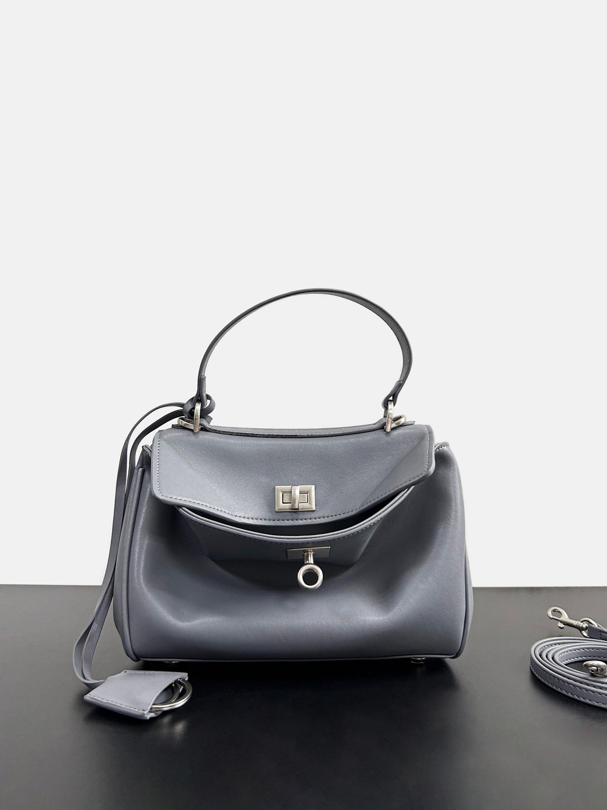 大气时尚锁扣牛皮女包2024新款链条轻便质感洋气真皮全皮斜挎包包