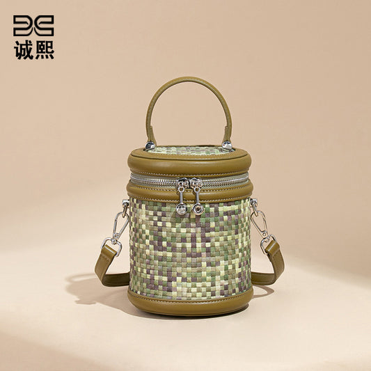 手提水桶包包女撞色新品潮流编织包单肩斜跨化妆包小众百搭圆筒包