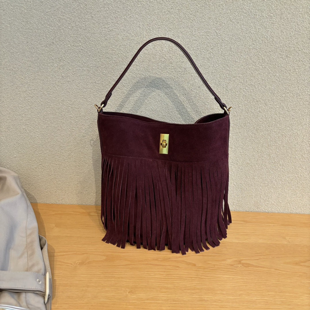 秋冬季复古麂皮绒面包包女2024新款百搭斜挎包流苏磨砂单肩水桶包