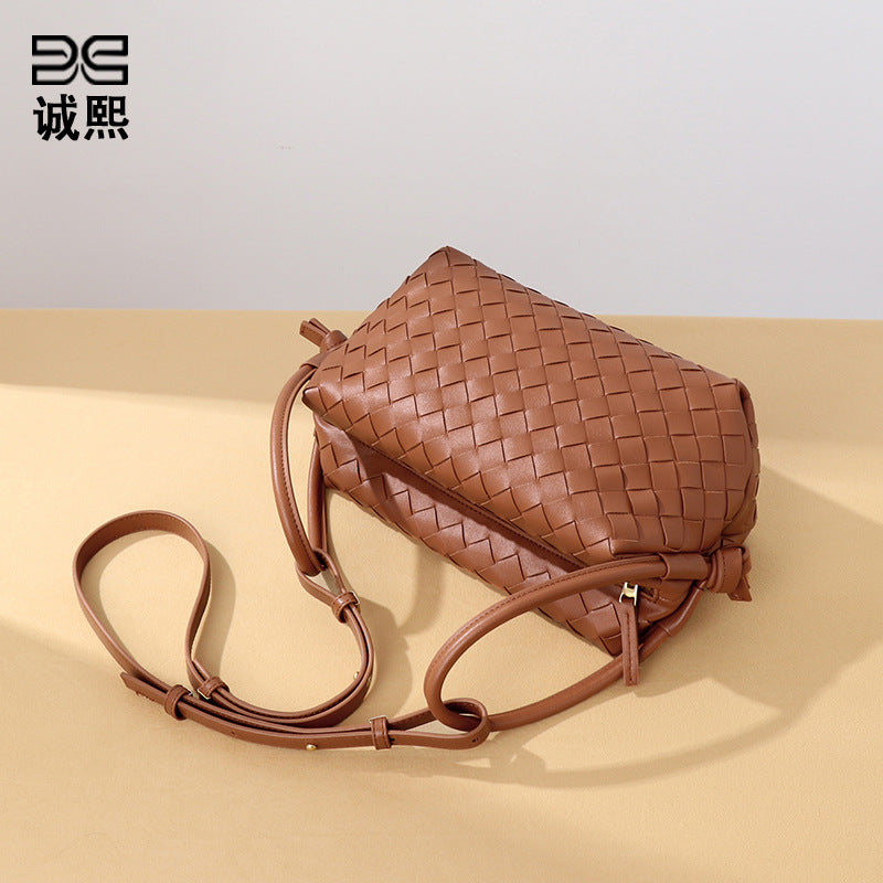 外贸新品手提相机包小众设计手工编织枕头包个性潮流单肩斜挎女包