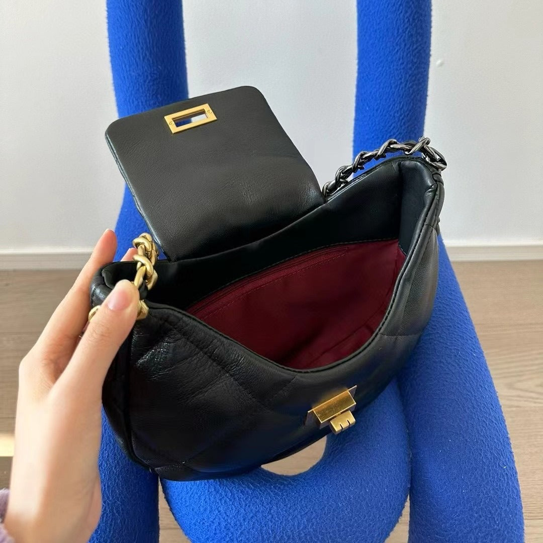 2023新款小香风复古拼接链条月牙腋下包真皮斜跨月牙包女单肩