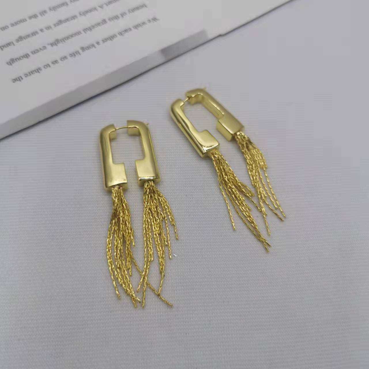 赛家21新款几何形流苏耳钉女高级感气质光面CELI风长款不规则耳环