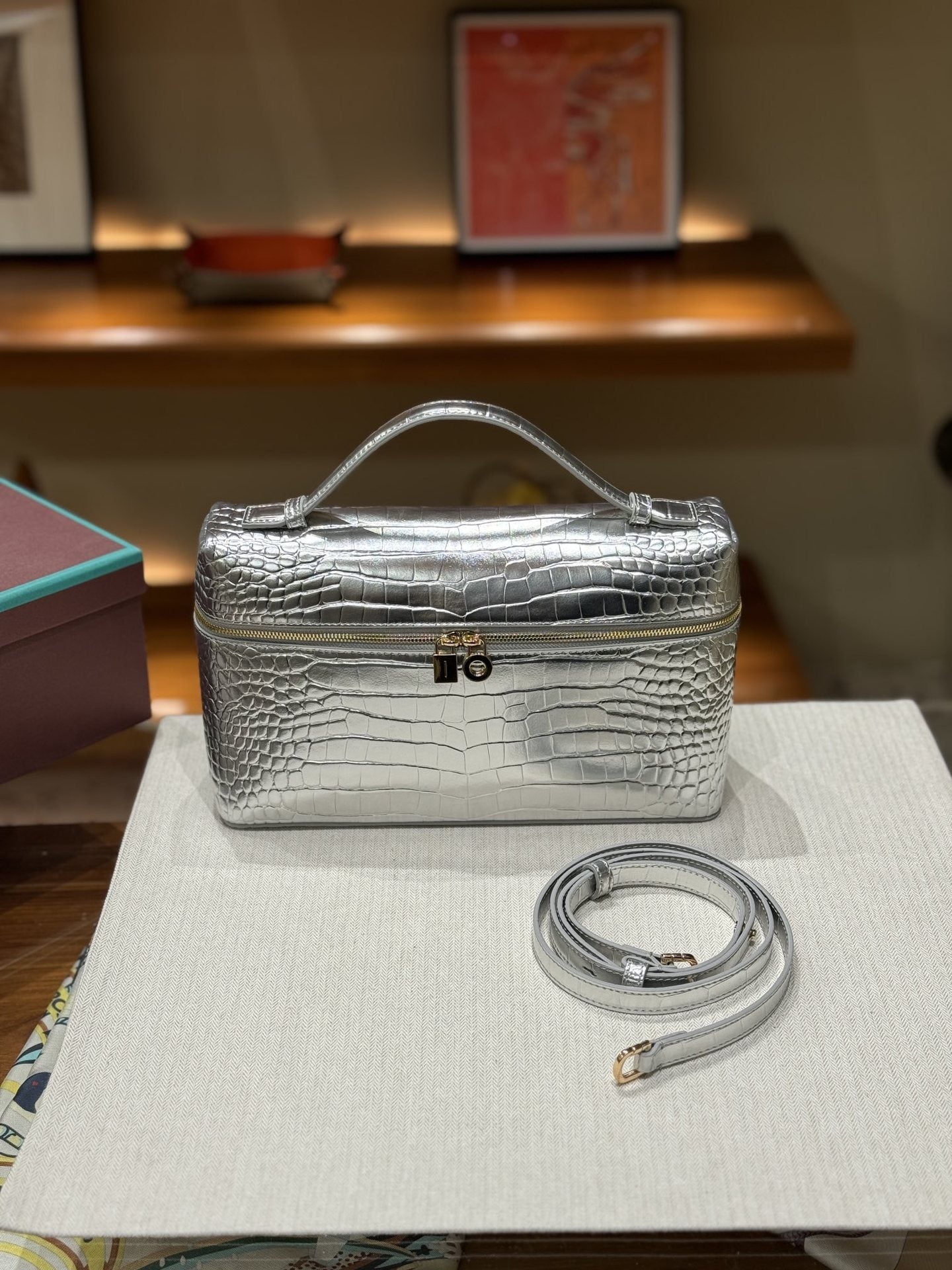 头层牛皮LP27饭盒包女高级感鳄鱼纹手提凯莉包2025新款单肩化妆包