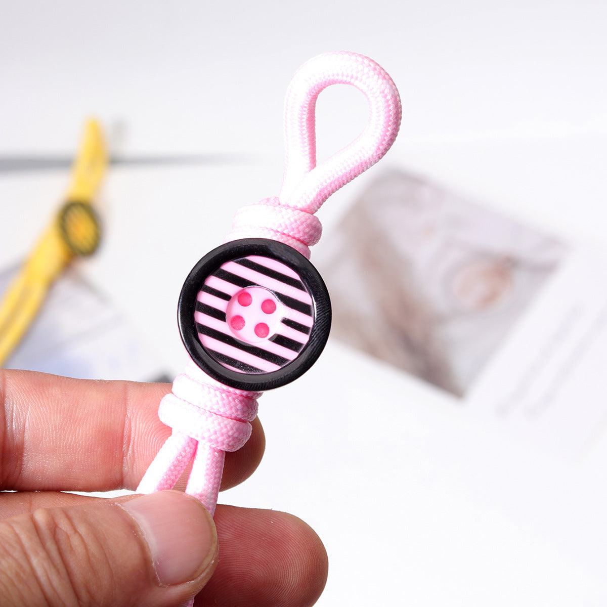 新款纽扣欧美波西米亚风涤纶纯手工编织钥匙扣包包挂件批发字母珠