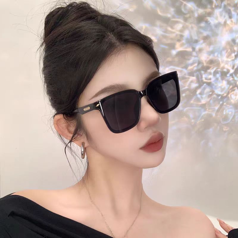时尚黑色gm墨镜女高级感网红同款出街拍照显白方框太阳镜男士新款