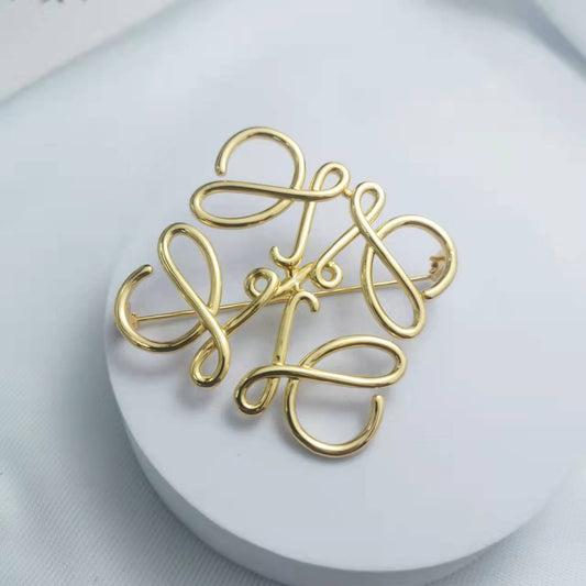 罗家21新款几何形镂空logo胸针女高级感气质欧美金色高档装饰别针