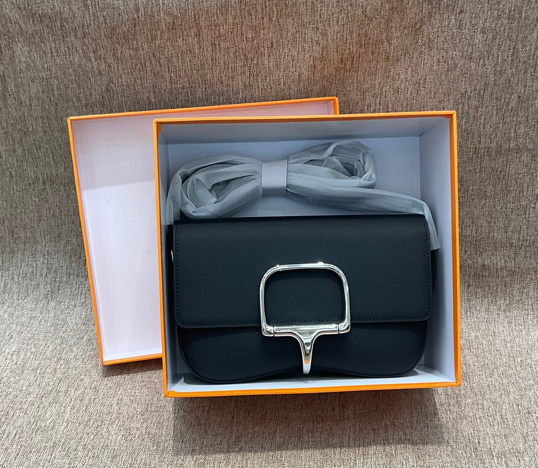 2024新款女手掌纹真皮翘臀包单肩斜挎百搭马鞍包横版蜜臀屁股包包