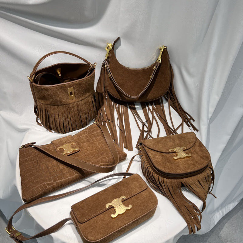 小众设计凯旋门流苏马鞍包2023新款美拉德复古麂皮绒链条斜跨小包