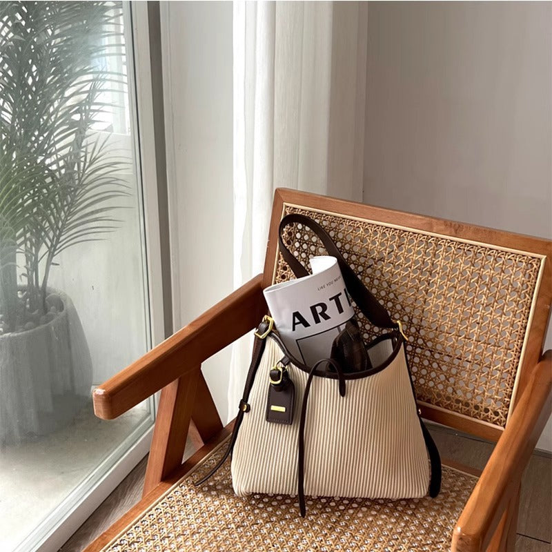 托特包女大容量手提包2024新款潮小众设计单肩斜挎包腋下包水桶包