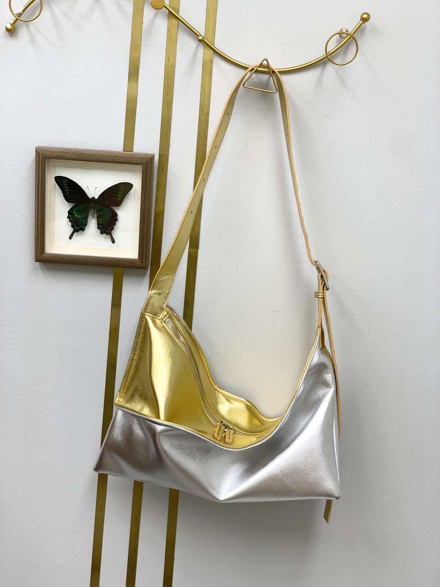 2024新款油蜡皮方盒包宽肩带单肩斜挎休闲包包大号扭结包百搭气质