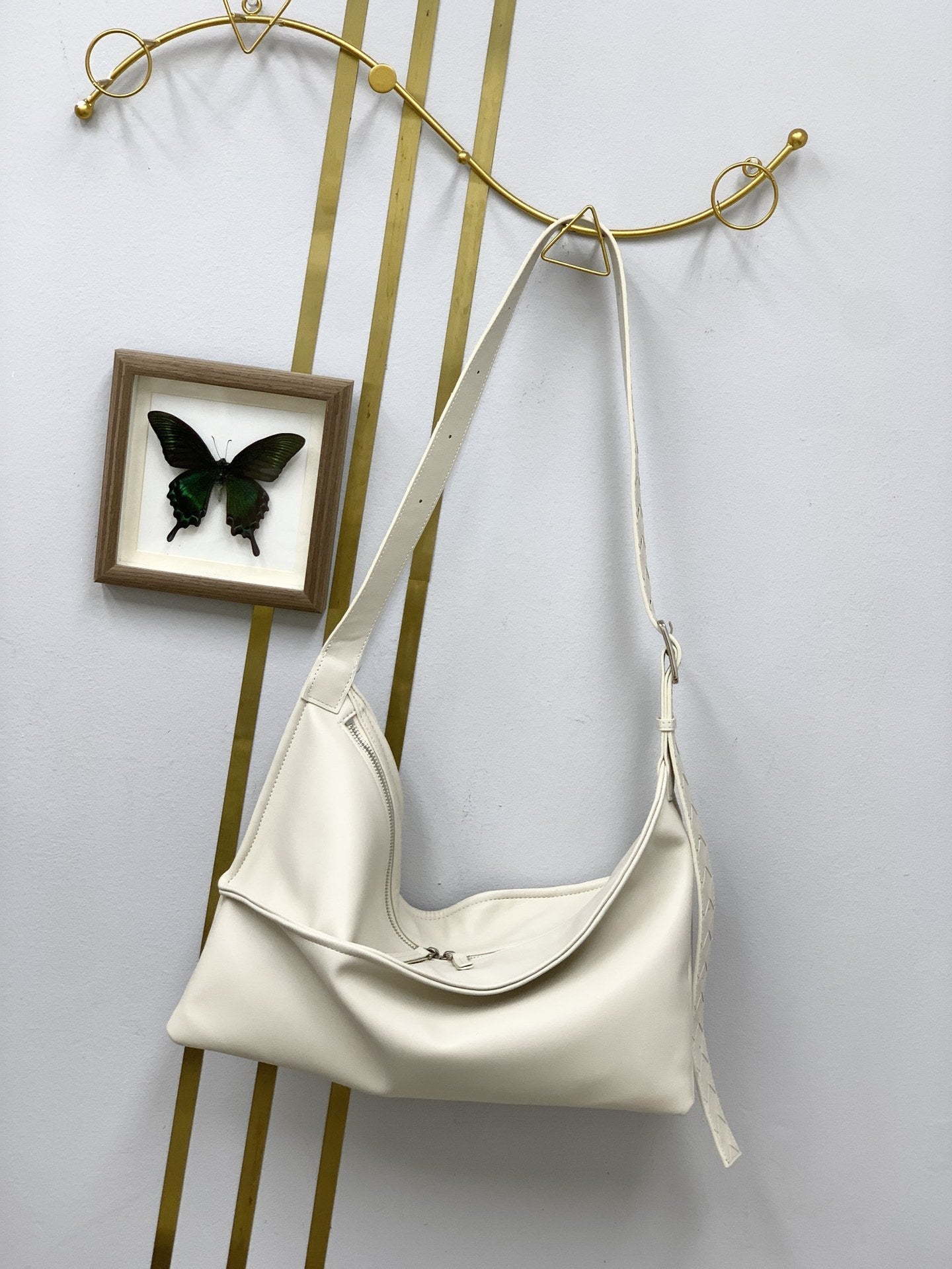 2024新款油蜡皮方盒包宽肩带单肩斜挎休闲包包大号扭结包百搭气质