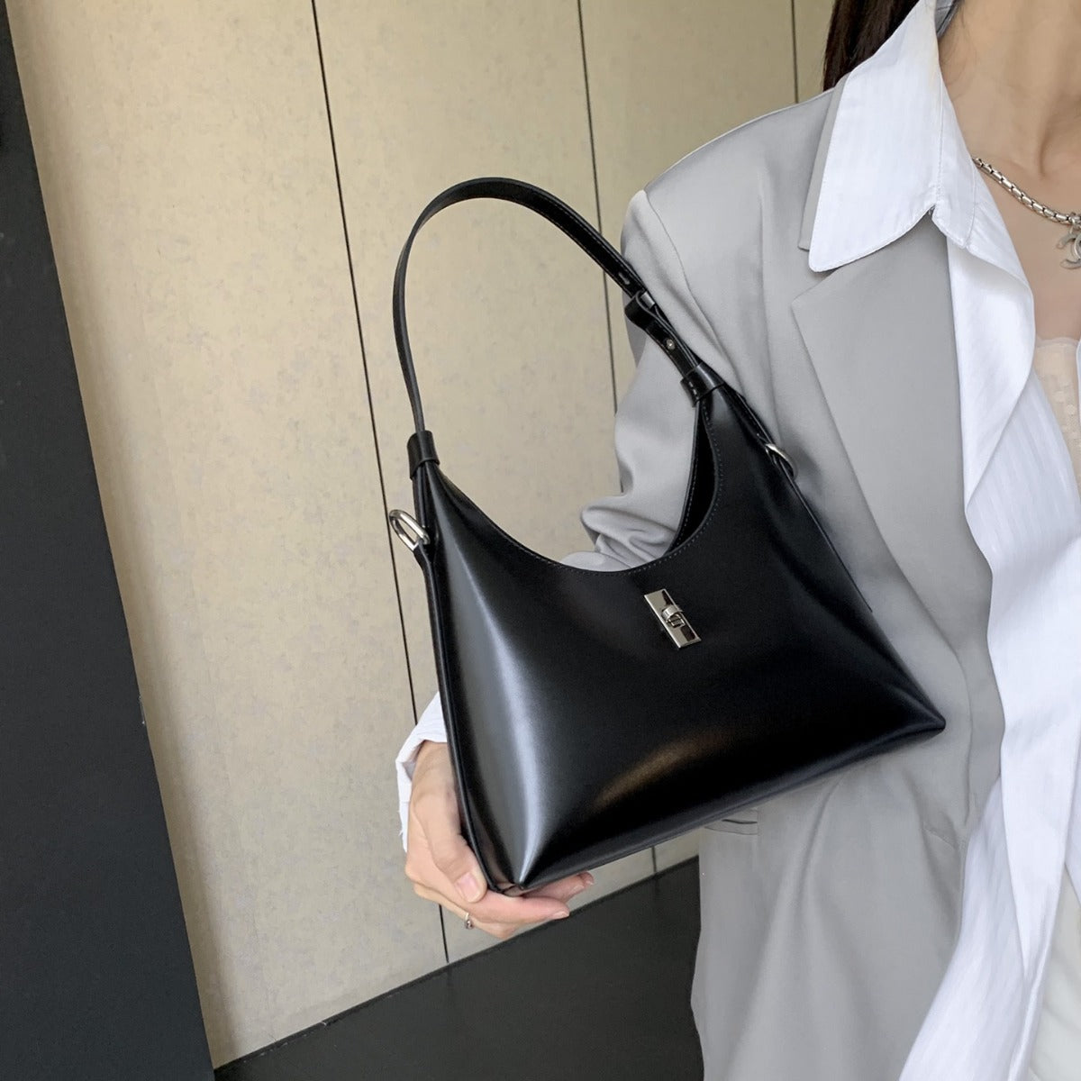 复古法棍包腋下包新月包百搭手提斜挎包包女树膏油蜡皮质细腻柔滑