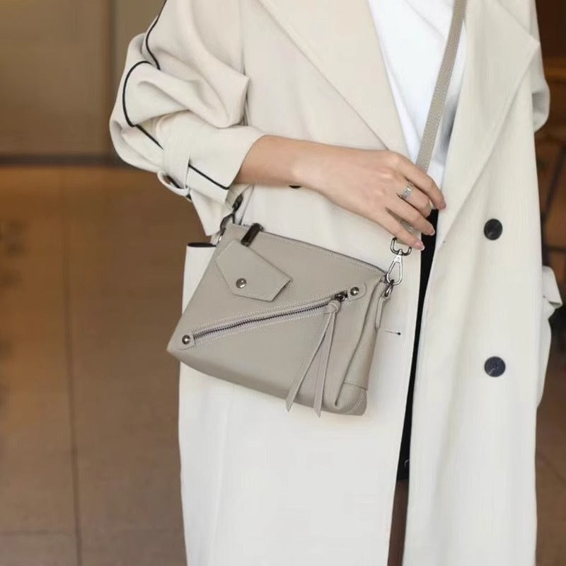 潮牌机车风格斜挎包女百搭大容量单肩小方包包黑色真皮厂无痕代发