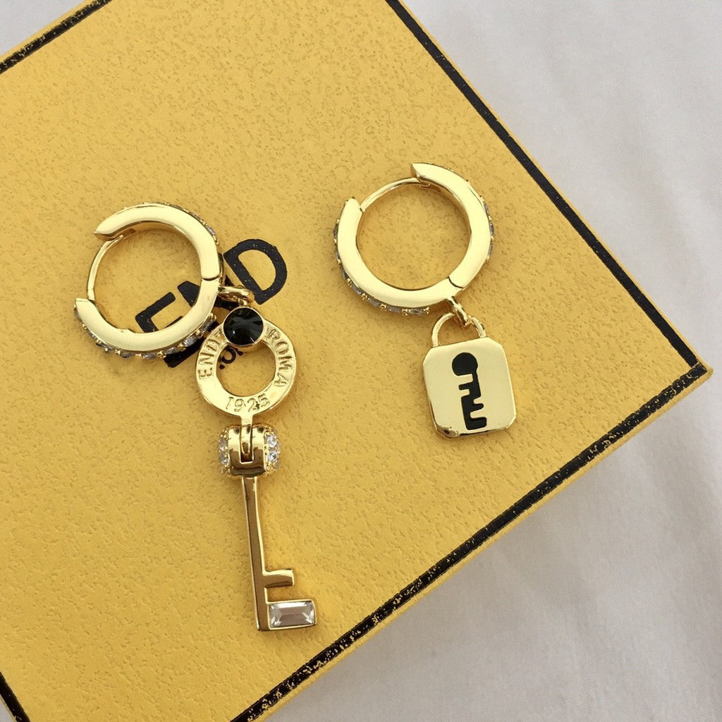 F新款镶钻钥匙字母耳环女高级感个性气质黄铜镀金滴油不对称耳圈
