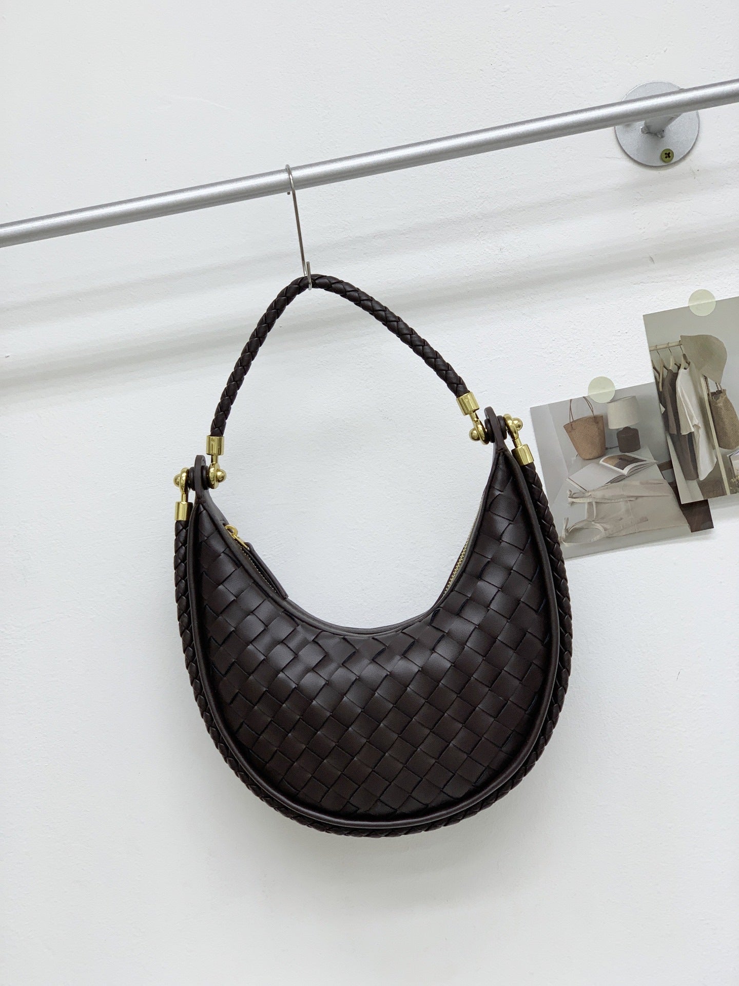 网红爆款编织纹真皮腋下包女百搭2025春季新款牛皮单肩斜跨饺子包