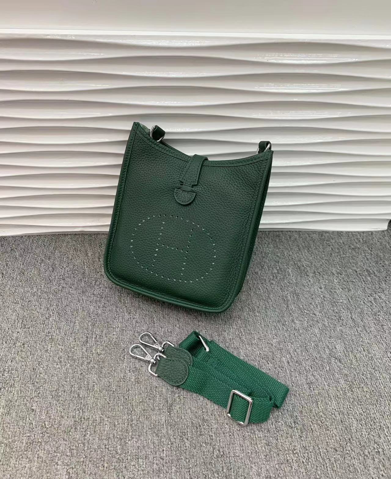 洋气小包包女2024新款字母镂空信封包潮韩版简约时尚单肩斜挎包包