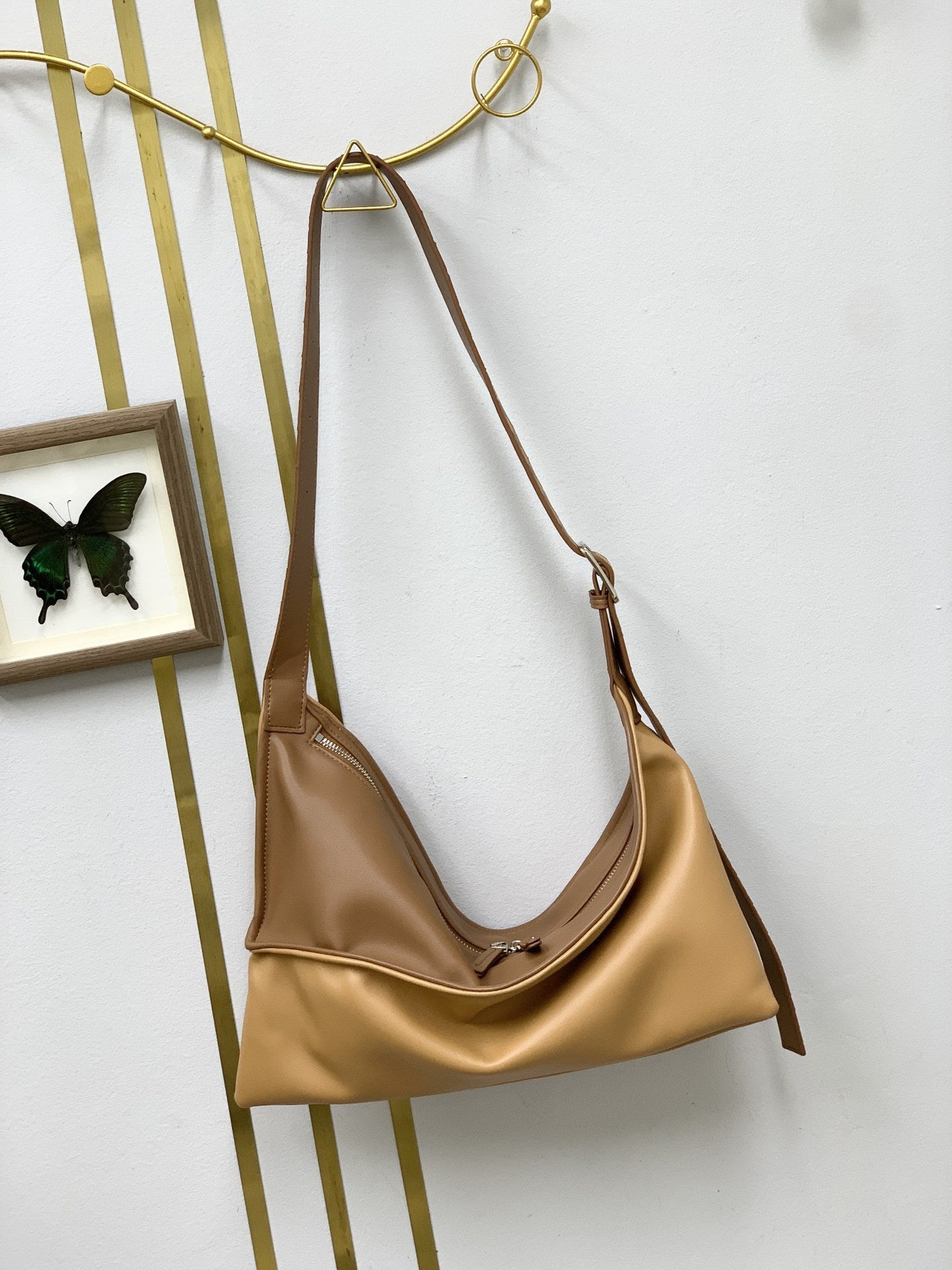 2024新款油蜡皮方盒包宽肩带单肩斜挎休闲包包大号扭结包百搭气质