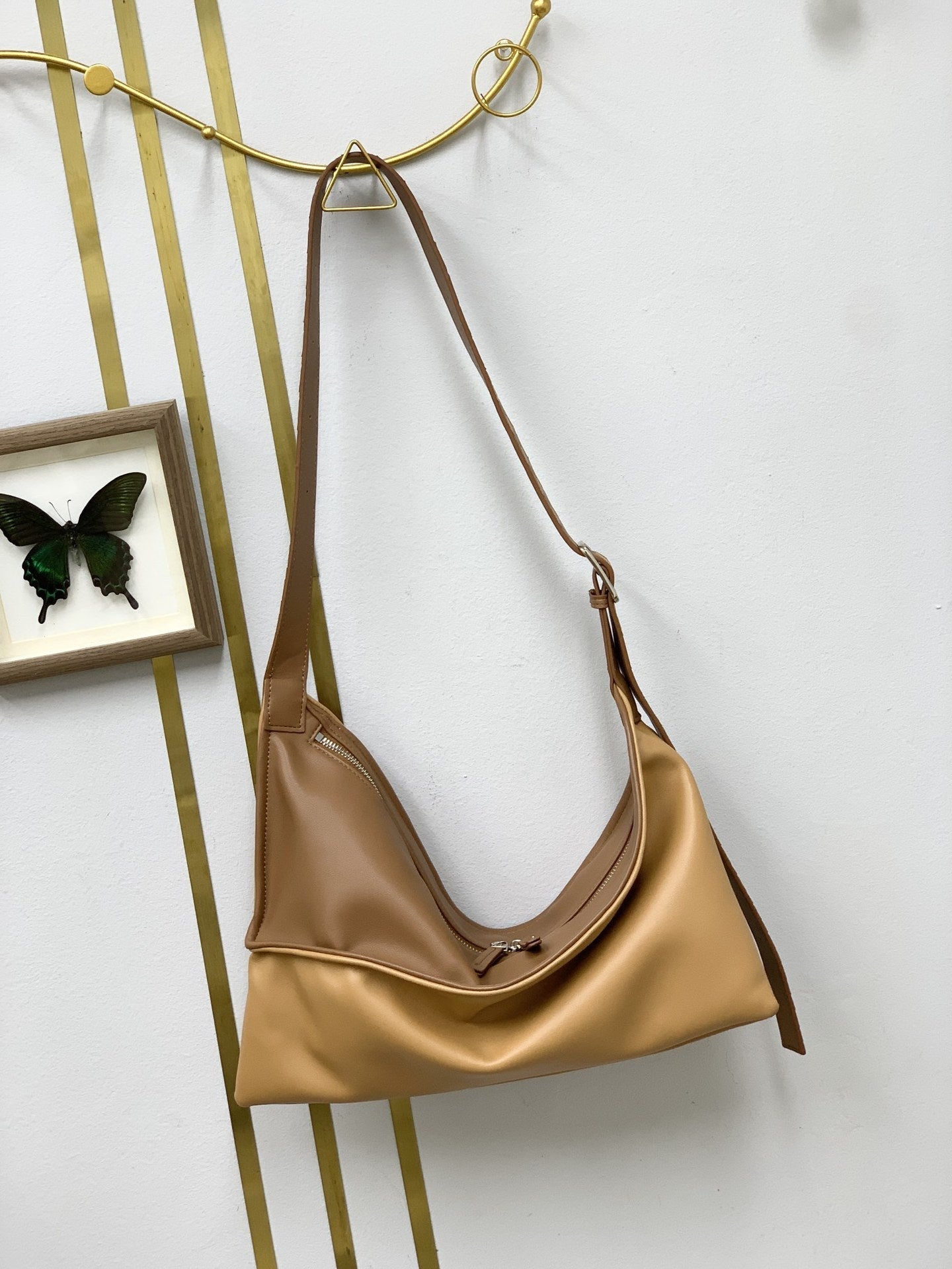 2024新款油蜡皮方盒包宽肩带单肩斜挎休闲包包大号扭结包百搭气质