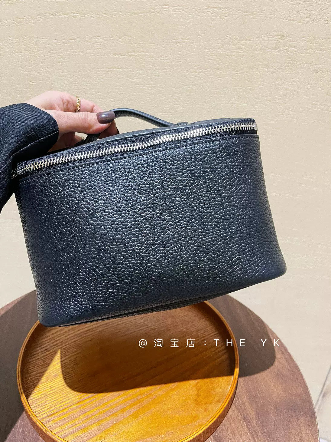 H家刺绣化妆包软皮大容量手提包护肤品收纳包出差旅行便捷洗漱包
