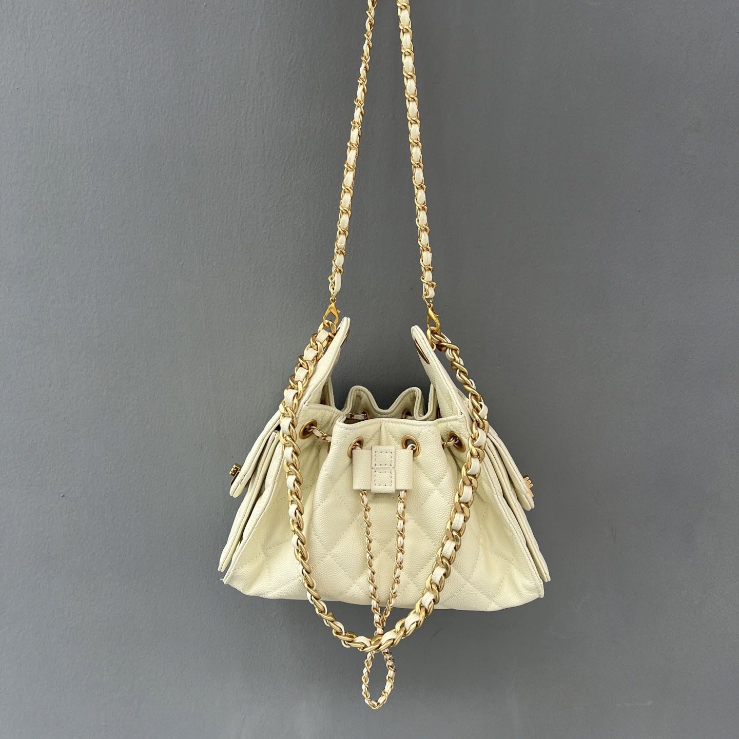 新款球纹头层牛皮油蜡牛皮嬉皮包水桶包腋下包流浪包手提斜挎单肩