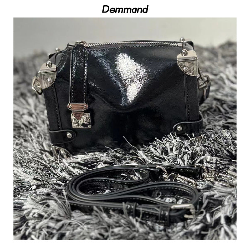 2024真皮手拎盒子包手抓纹褶皱油蜡头层牛皮铆钉机车包斜挎潮酷包