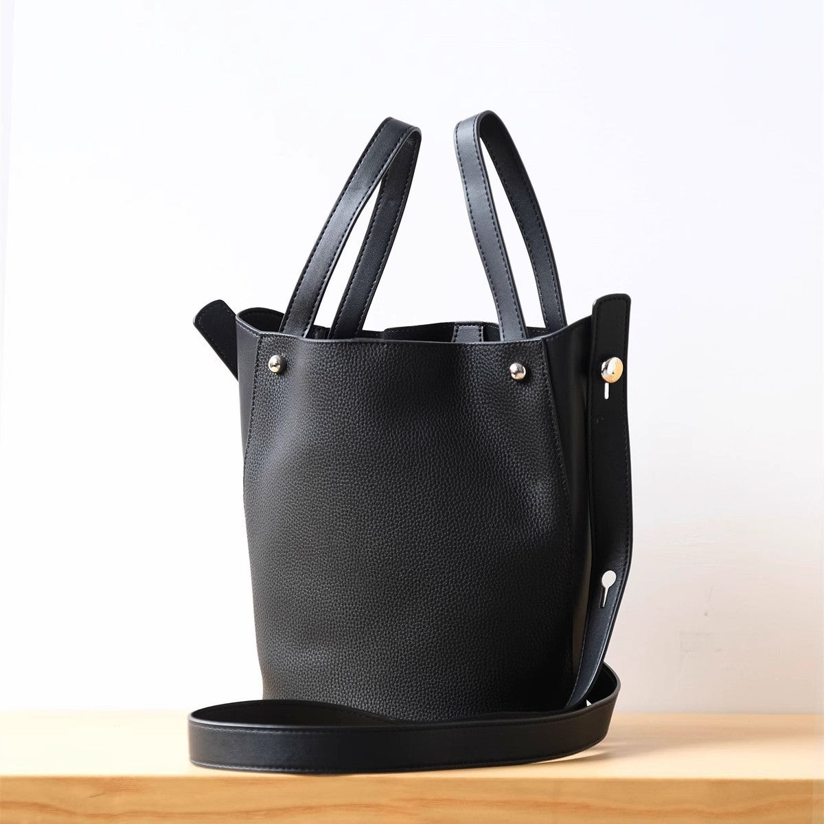 出口女包外贸尾单简约百搭款时尚休闲斜挎真皮水桶包腋下包子母包