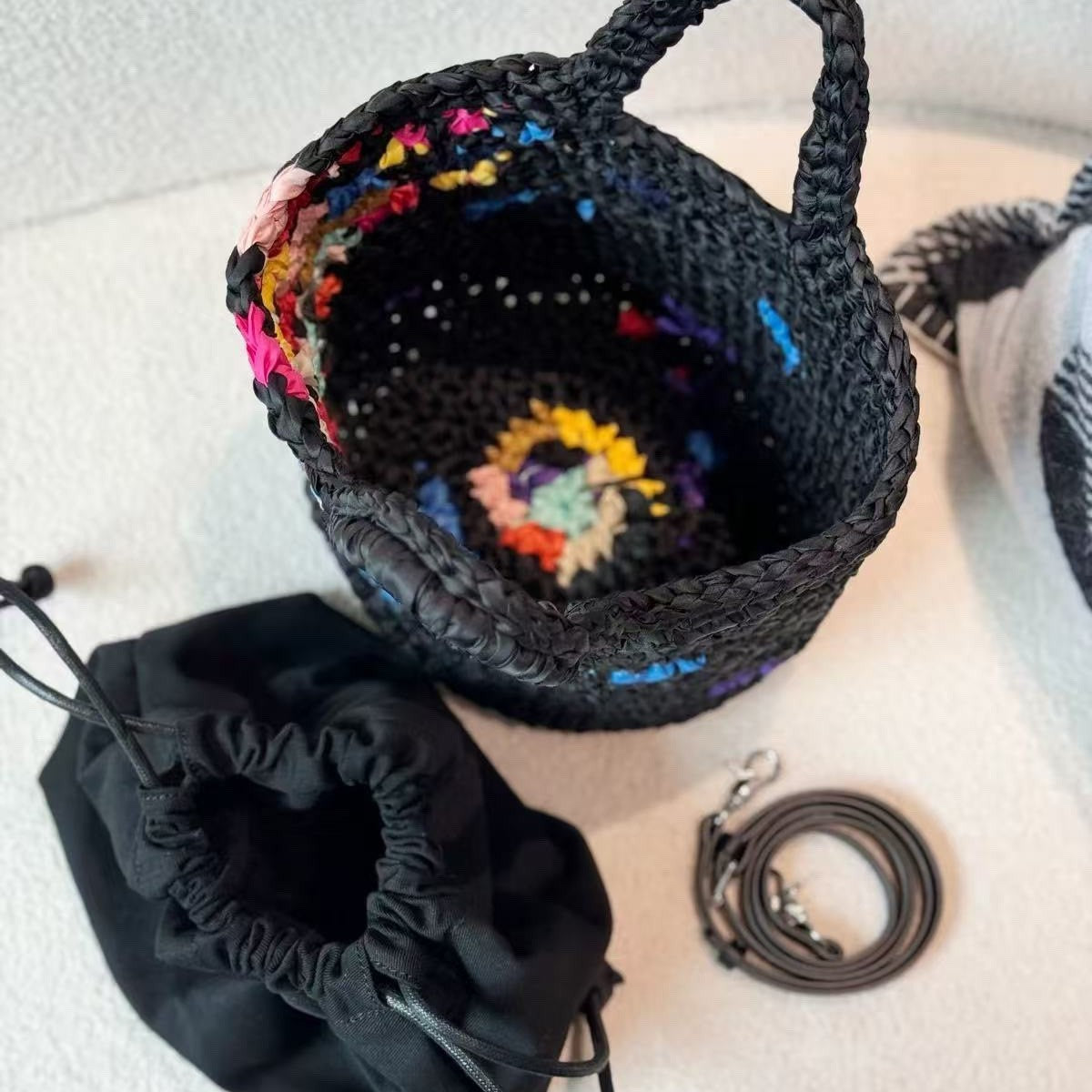 2025新品网红同款时尚百搭暗黑撞色手工编织设计小众手提斜挎包潮