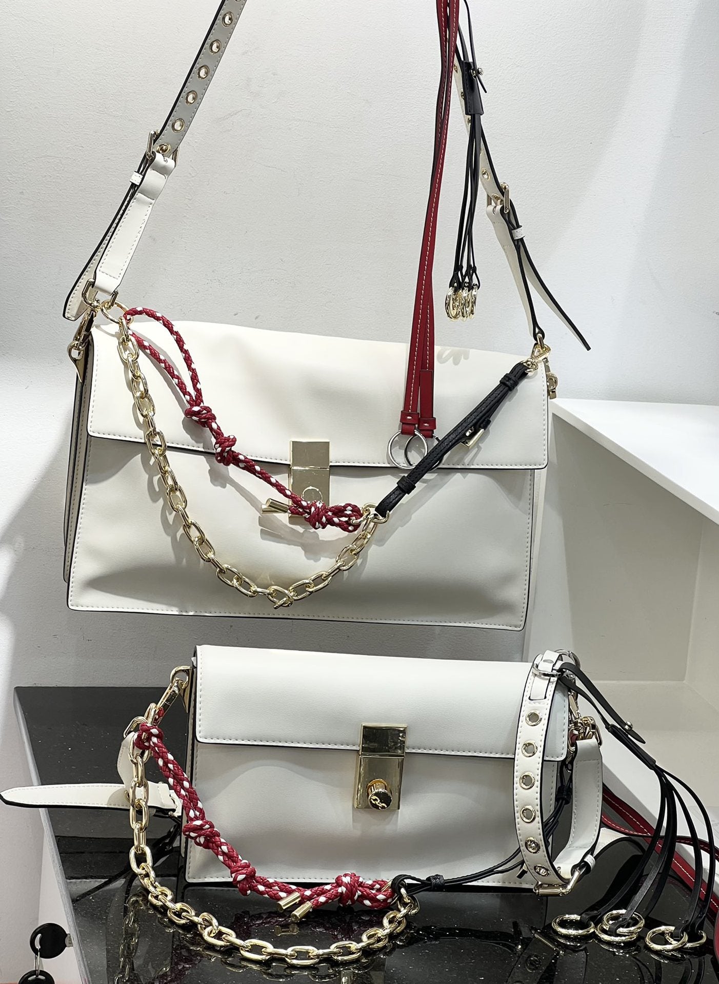 新款soft sound翻盖软皮风琴包头层牛皮彩色挂饰邮差包手提单肩包