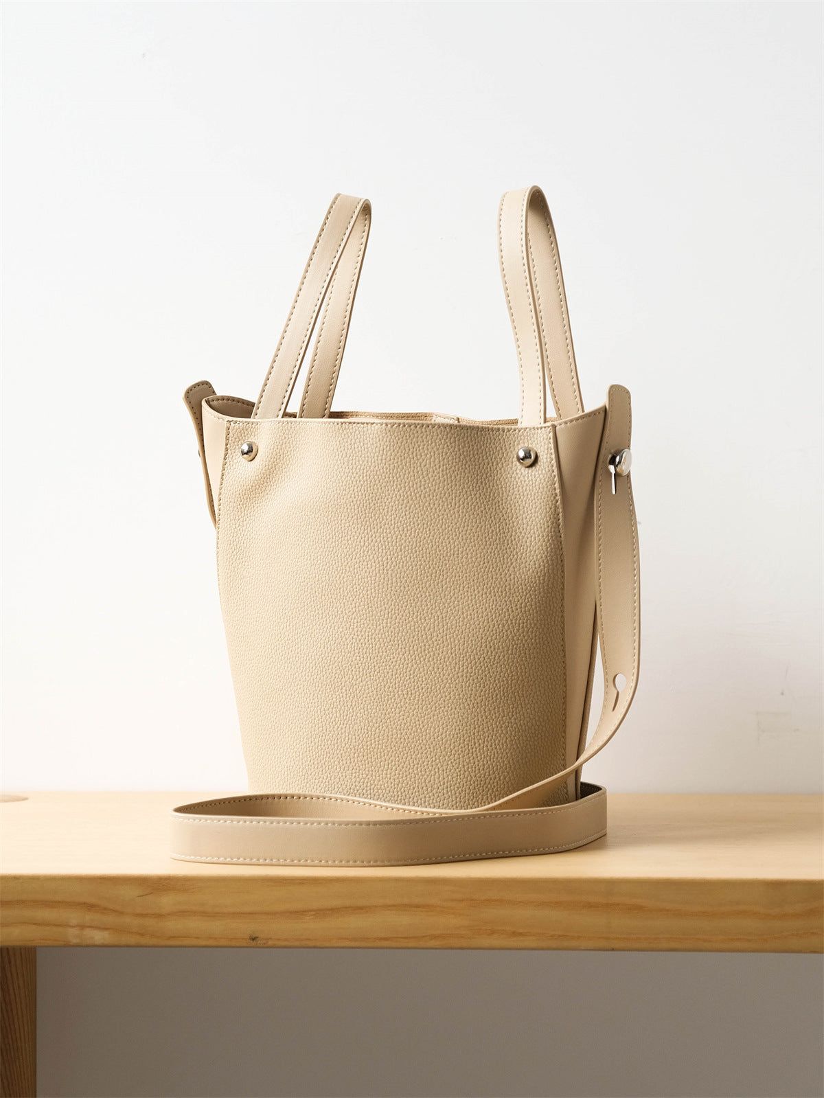 出口女包外贸尾单简约百搭款时尚休闲斜挎真皮水桶包腋下包子母包