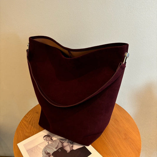 美拉德复古包包女2024新款秋冬麂皮绒面单肩斜挎大容量通勤水桶包