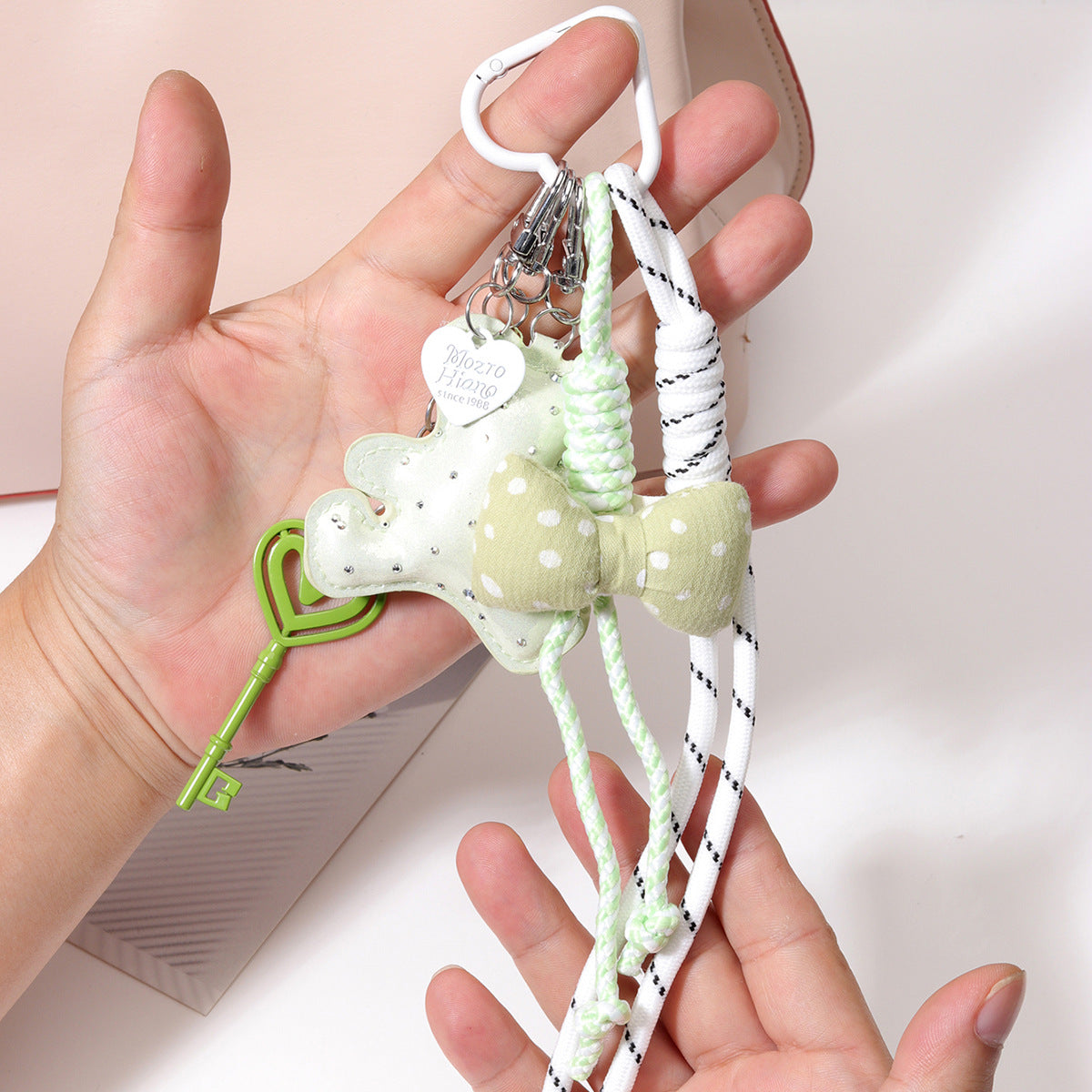 包饰工厂原创配搭PU皮革钻皮小熊包包挂件爱心金属钥匙蝴蝶结定制