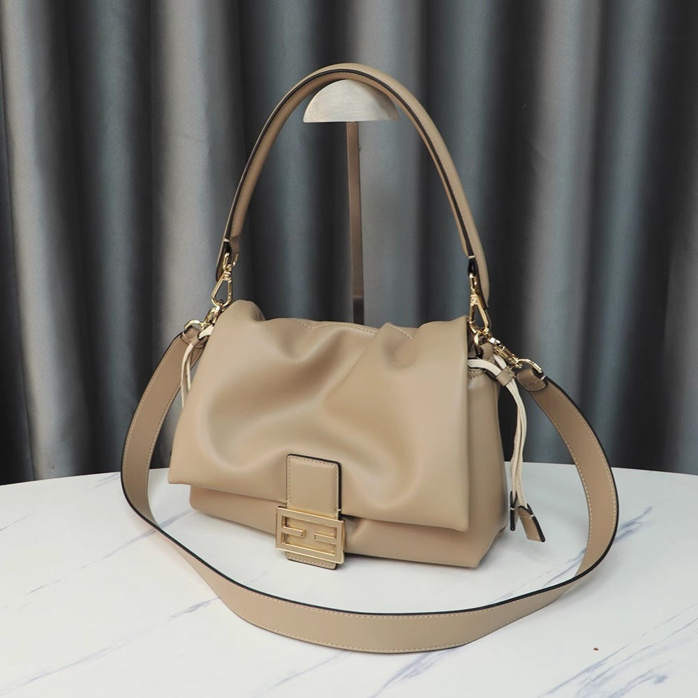 25新款法棍复古时髦抽绳腋下包轻奢高级翻盖云朵包软牛皮单肩包