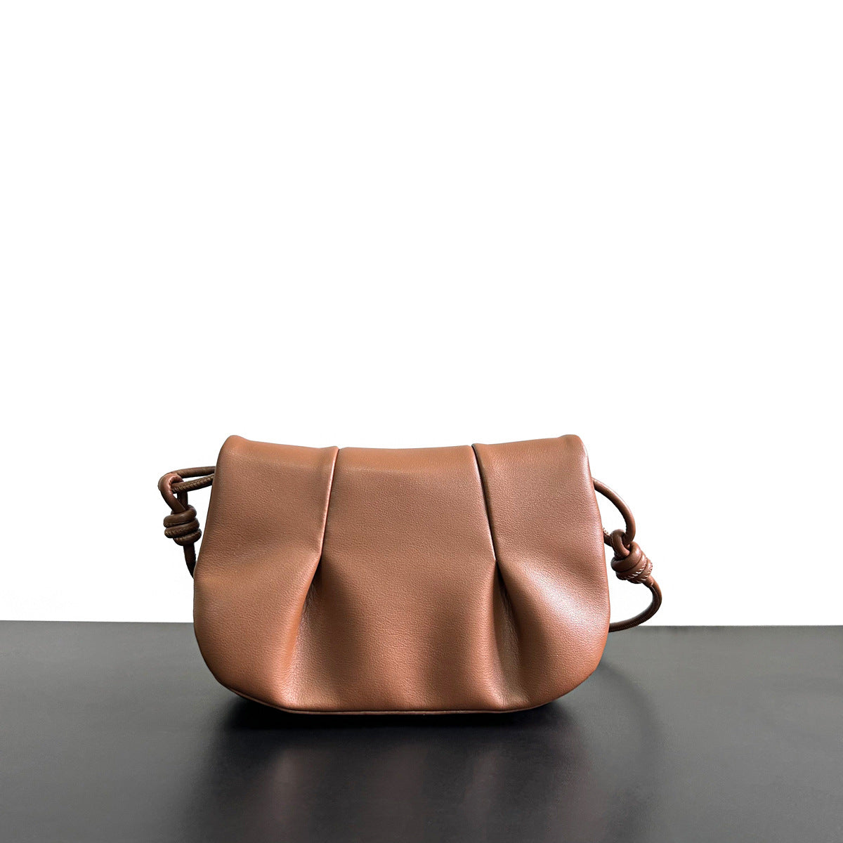 真皮绳结褶皱云朵包女高级感百搭腋下包包秋冬新款单肩斜挎枕头包