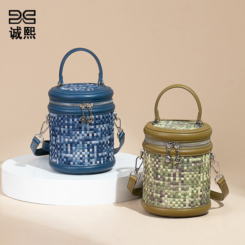 手提水桶包包女撞色新品潮流编织包单肩斜跨化妆包小众百搭圆筒包