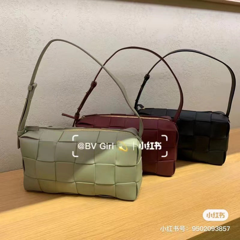 2023新款黑色编织包女腋下斜挎时尚百搭手提枕头包真皮单肩包轻便